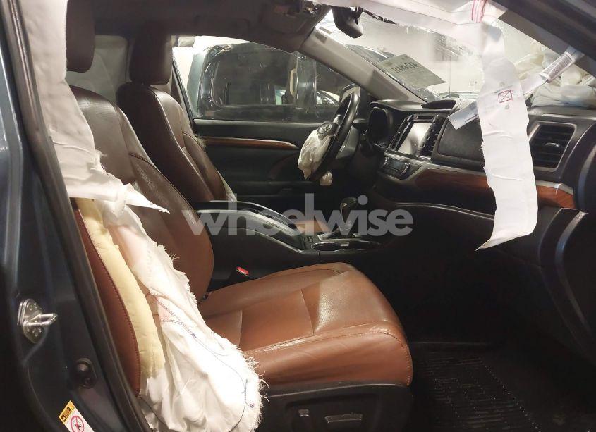 Photo 5 of 2019 Toyota Highlander LIMITED (VIN 5TDDZRFH4KS928984)