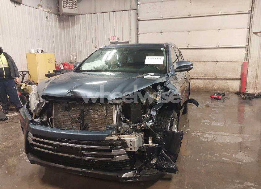 Photo 6 of 2019 Toyota Highlander LIMITED (VIN 5TDDZRFH4KS928984)