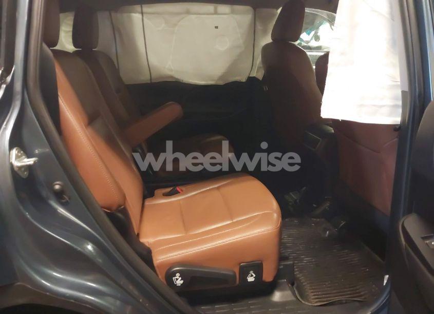 Photo 8 of 2019 Toyota Highlander LIMITED (VIN 5TDDZRFH4KS928984)