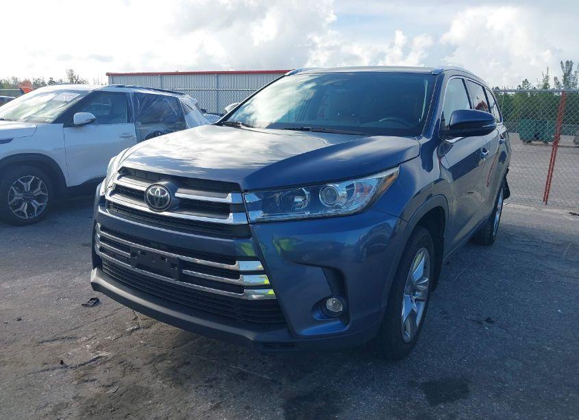 Photo 2 of 2019 Toyota Highlander LIMITED (VIN 5TDDZRFH4KS983354)