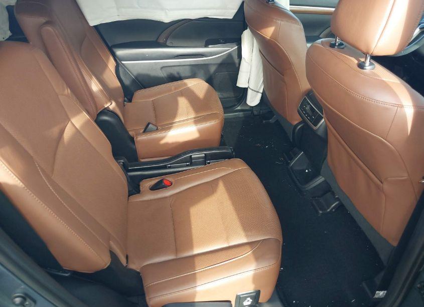 Photo 8 of 2019 Toyota Highlander LIMITED (VIN 5TDDZRFH4KS983354)