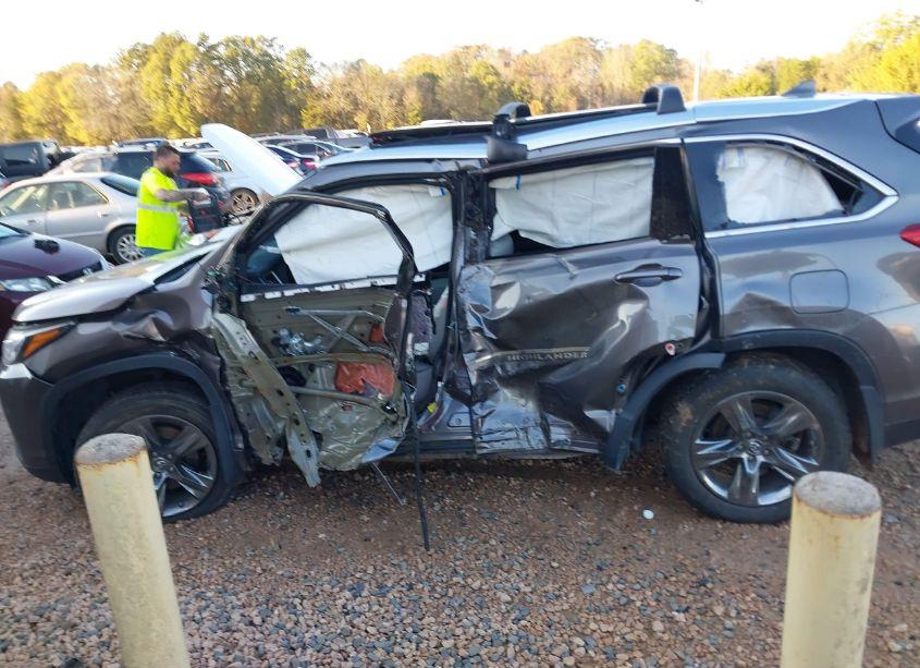 Photo 14 of 2017 Toyota Highlander LIMITED PLATINUM (VIN 5TDDZRFH5HS382740)