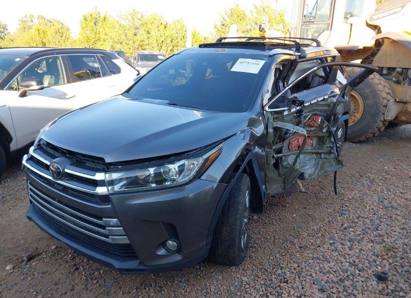 Photo 2 of 2017 Toyota Highlander LIMITED PLATINUM (VIN 5TDDZRFH5HS382740)
