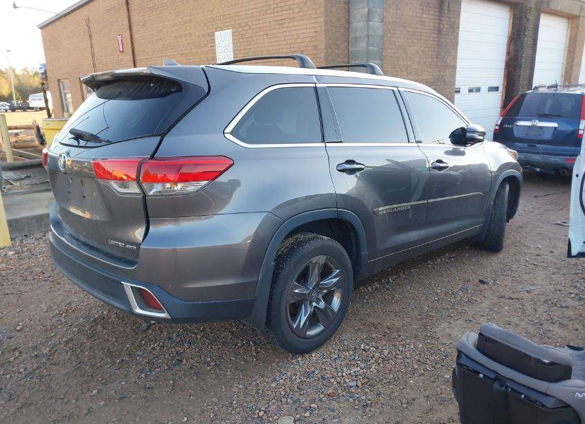 Photo 4 of 2017 Toyota Highlander LIMITED PLATINUM (VIN 5TDDZRFH5HS382740)