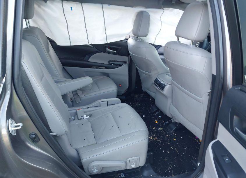 Photo 8 of 2017 Toyota Highlander LIMITED PLATINUM (VIN 5TDDZRFH5HS382740)