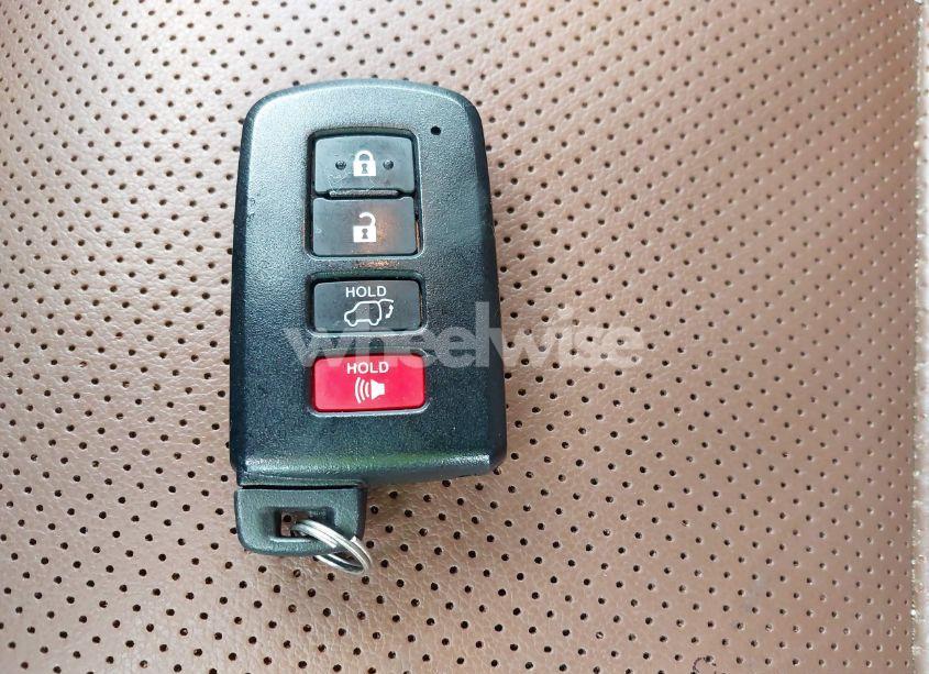 Photo 11 of 2018 Toyota Highlander LIMITED (VIN 5TDDZRFH5JS803250)