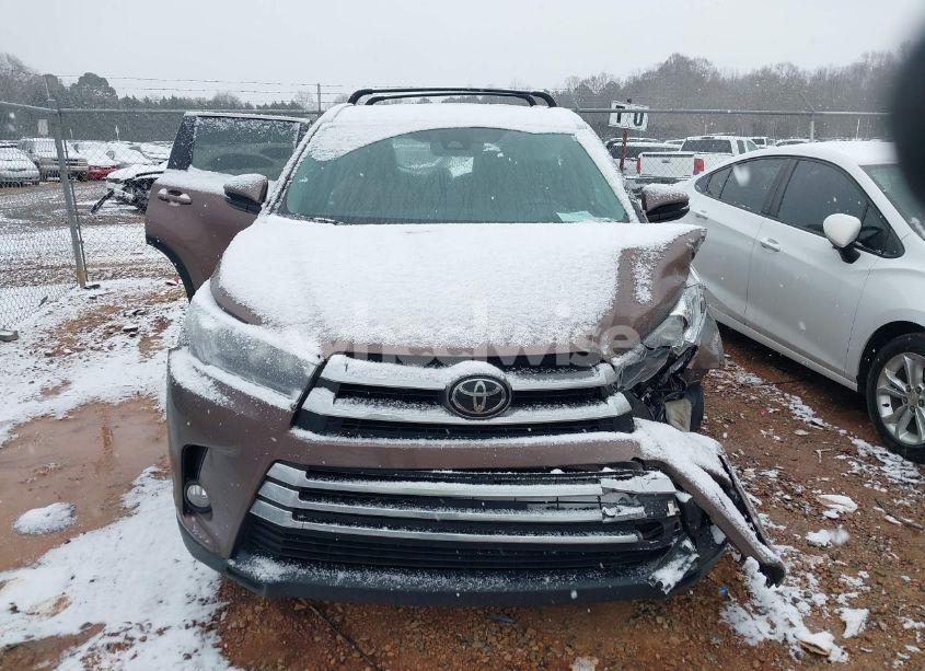 Photo 13 of 2018 Toyota Highlander LIMITED (VIN 5TDDZRFH5JS803250)