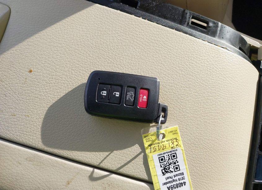 Photo 11 of 2018 Toyota Highlander LIMITED (VIN 5TDDZRFH5JS819951)