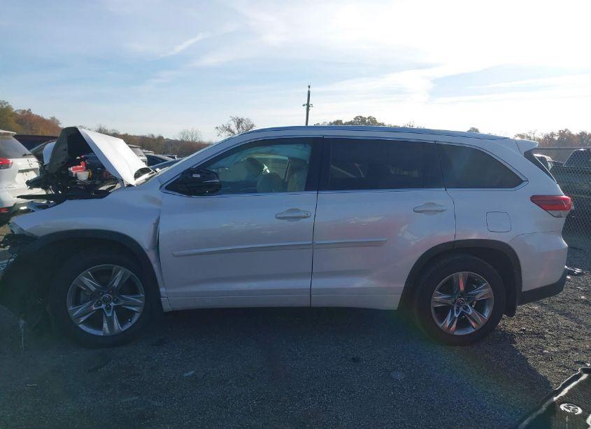 Photo 14 of 2018 Toyota Highlander LIMITED (VIN 5TDDZRFH5JS819951)