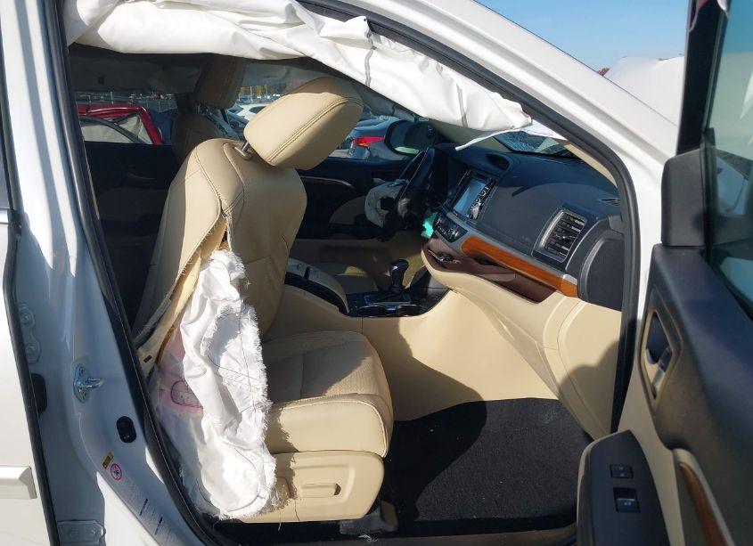 Photo 5 of 2018 Toyota Highlander LIMITED (VIN 5TDDZRFH5JS819951)