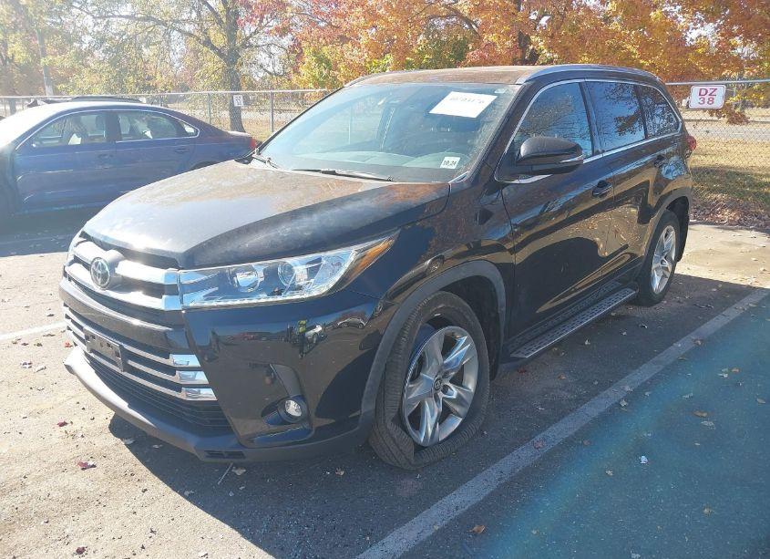 Photo 2 of 2019 Toyota Highlander LIMITED (VIN 5TDDZRFH5KS725148)