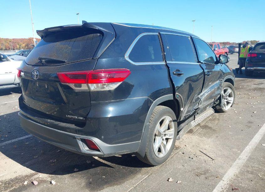 Photo 4 of 2019 Toyota Highlander LIMITED (VIN 5TDDZRFH5KS725148)