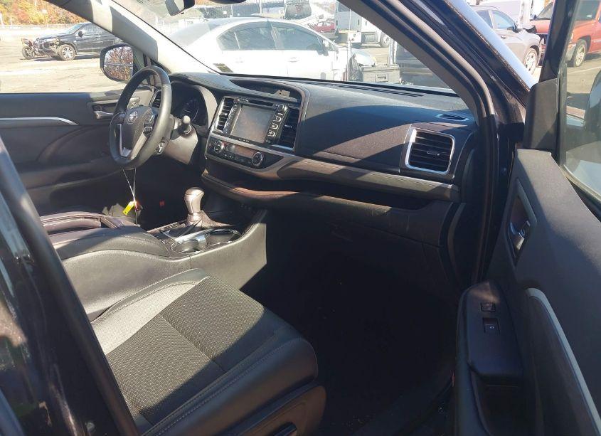 Photo 5 of 2019 Toyota Highlander LIMITED (VIN 5TDDZRFH5KS725148)