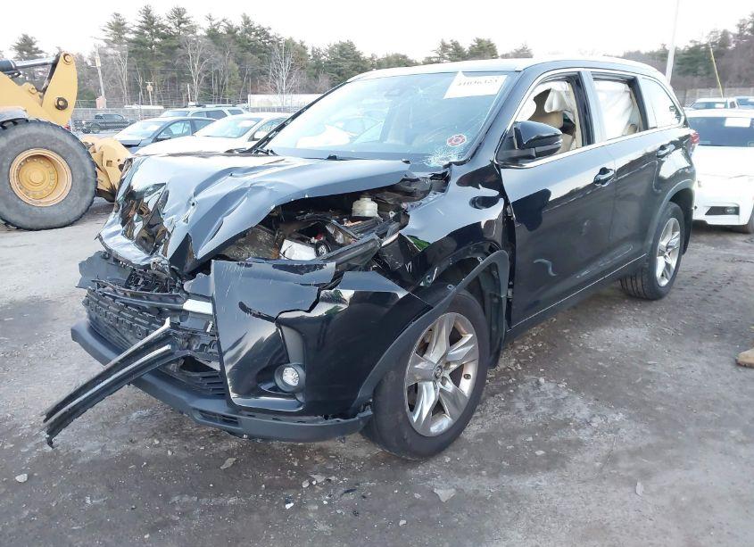 Photo 2 of 2019 Toyota Highlander LIMITED (VIN 5TDDZRFH5KS957961)