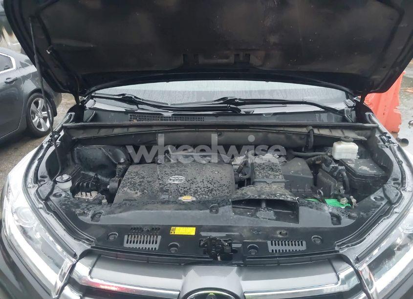 Photo 10 of 2017 Toyota Highlander LIMITED (VIN 5TDDZRFH6HS372427)