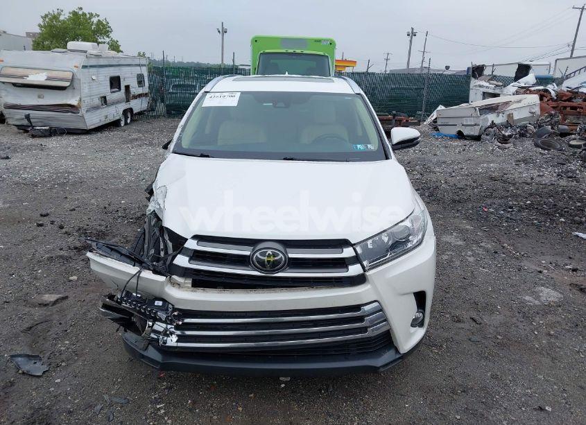 Photo 12 of 2017 Toyota Highlander LIMITED (VIN 5TDDZRFH6HS383458)