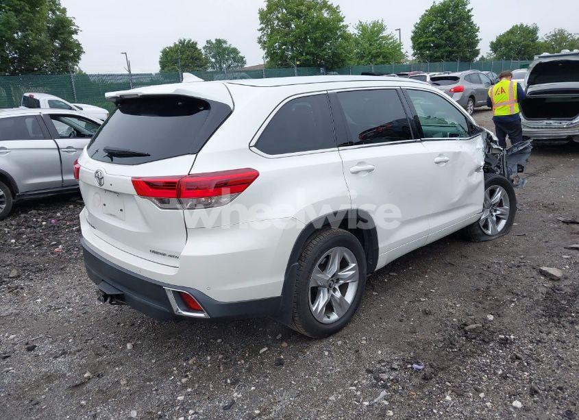 Photo 4 of 2017 Toyota Highlander LIMITED (VIN 5TDDZRFH6HS383458)