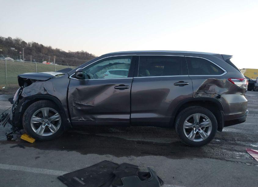 Photo 15 of 2017 Toyota Highlander LIMITED (VIN 5TDDZRFH6HS390443)