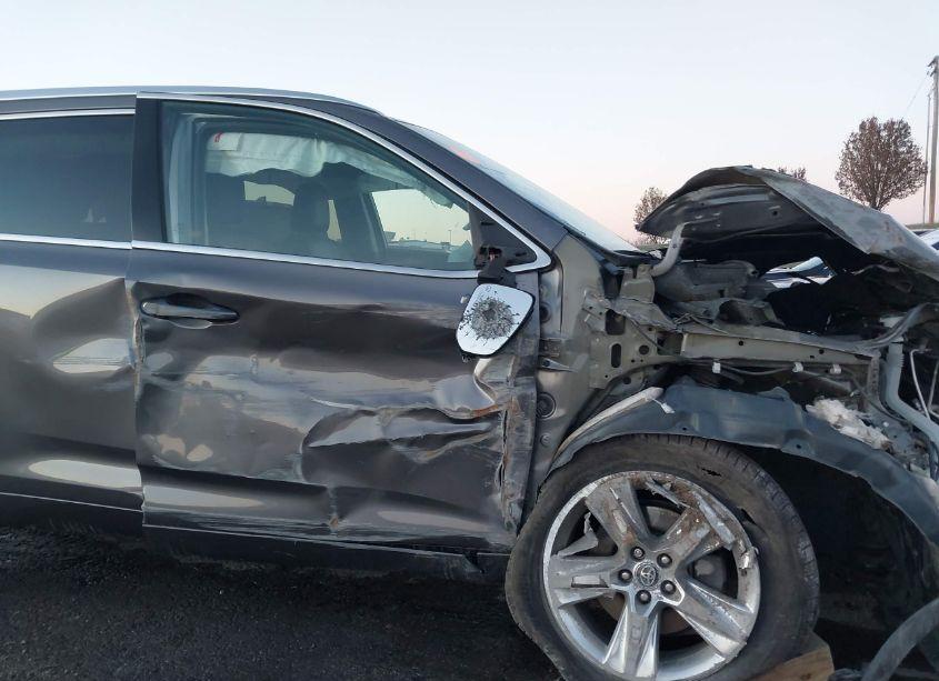 Photo 18 of 2017 Toyota Highlander LIMITED (VIN 5TDDZRFH6HS390443)