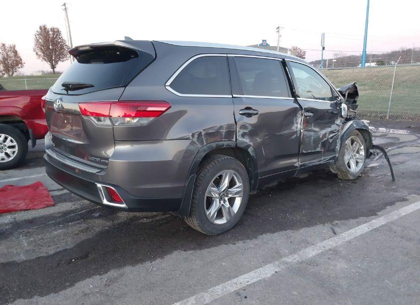 Photo 4 of 2017 Toyota Highlander LIMITED (VIN 5TDDZRFH6HS390443)