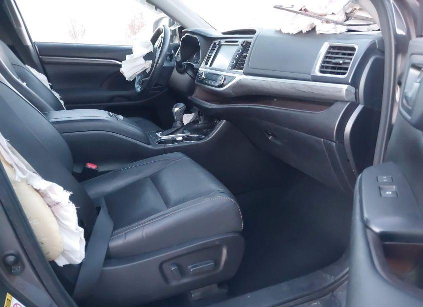 Photo 5 of 2017 Toyota Highlander LIMITED (VIN 5TDDZRFH6HS390443)