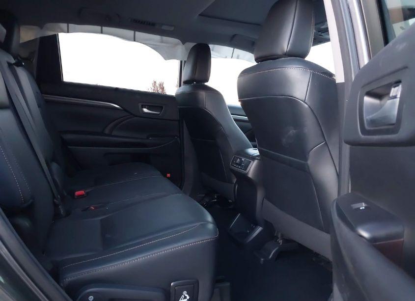 Photo 8 of 2017 Toyota Highlander LIMITED (VIN 5TDDZRFH6HS390443)