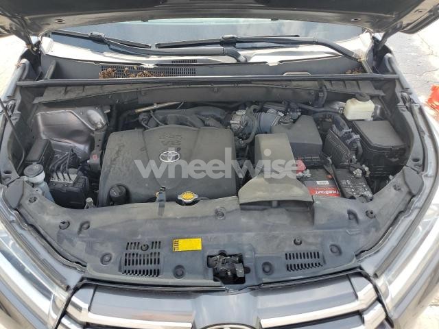 Photo 5 of 2017 TOYOTA HIGHLANDER LIMITED (VIN 5TDDZRFH6HS420735)