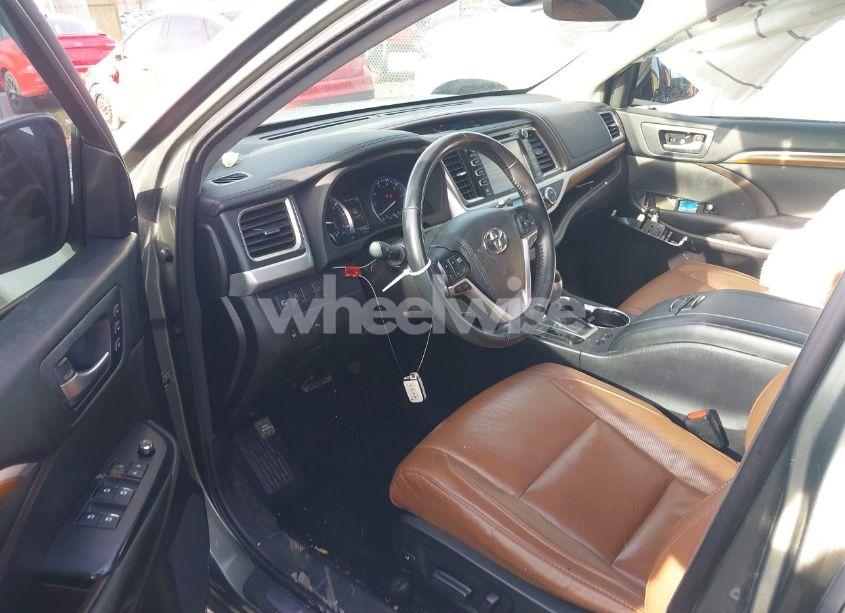 Photo 5 of 2018 Toyota Highlander LIMITED (VIN 5TDDZRFH6JS824883)