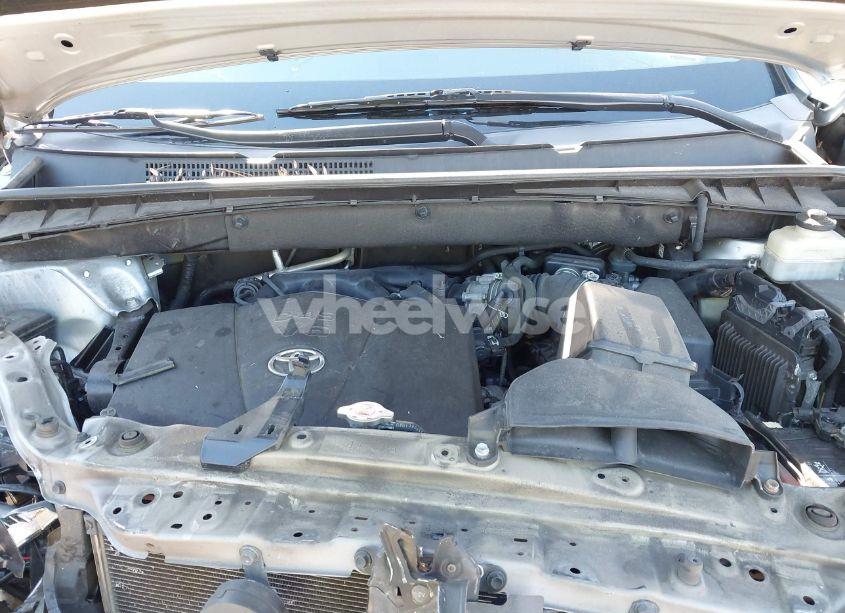 Photo 10 of 2018 Toyota Highlander LIMITED PLATINUM (VIN 5TDDZRFH6JS827315)