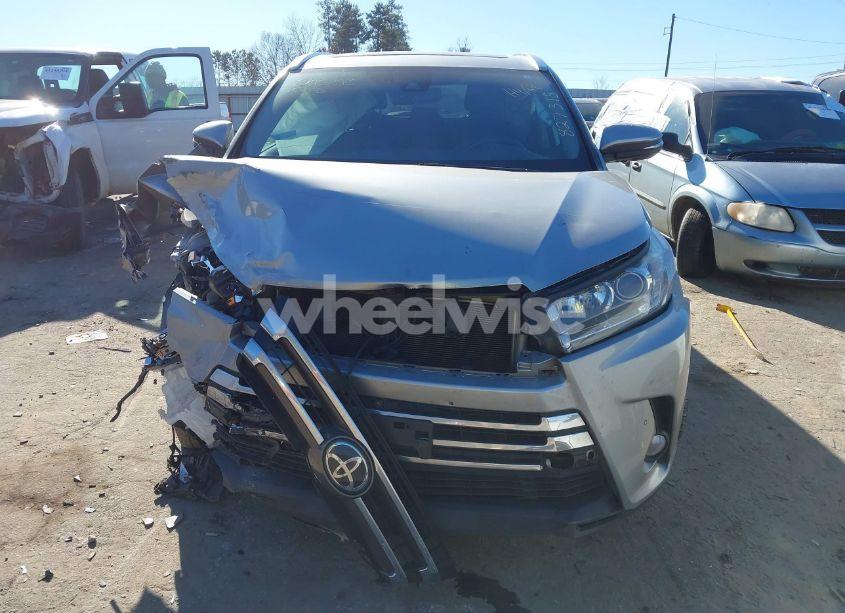 Photo 12 of 2018 Toyota Highlander LIMITED PLATINUM (VIN 5TDDZRFH6JS827315)