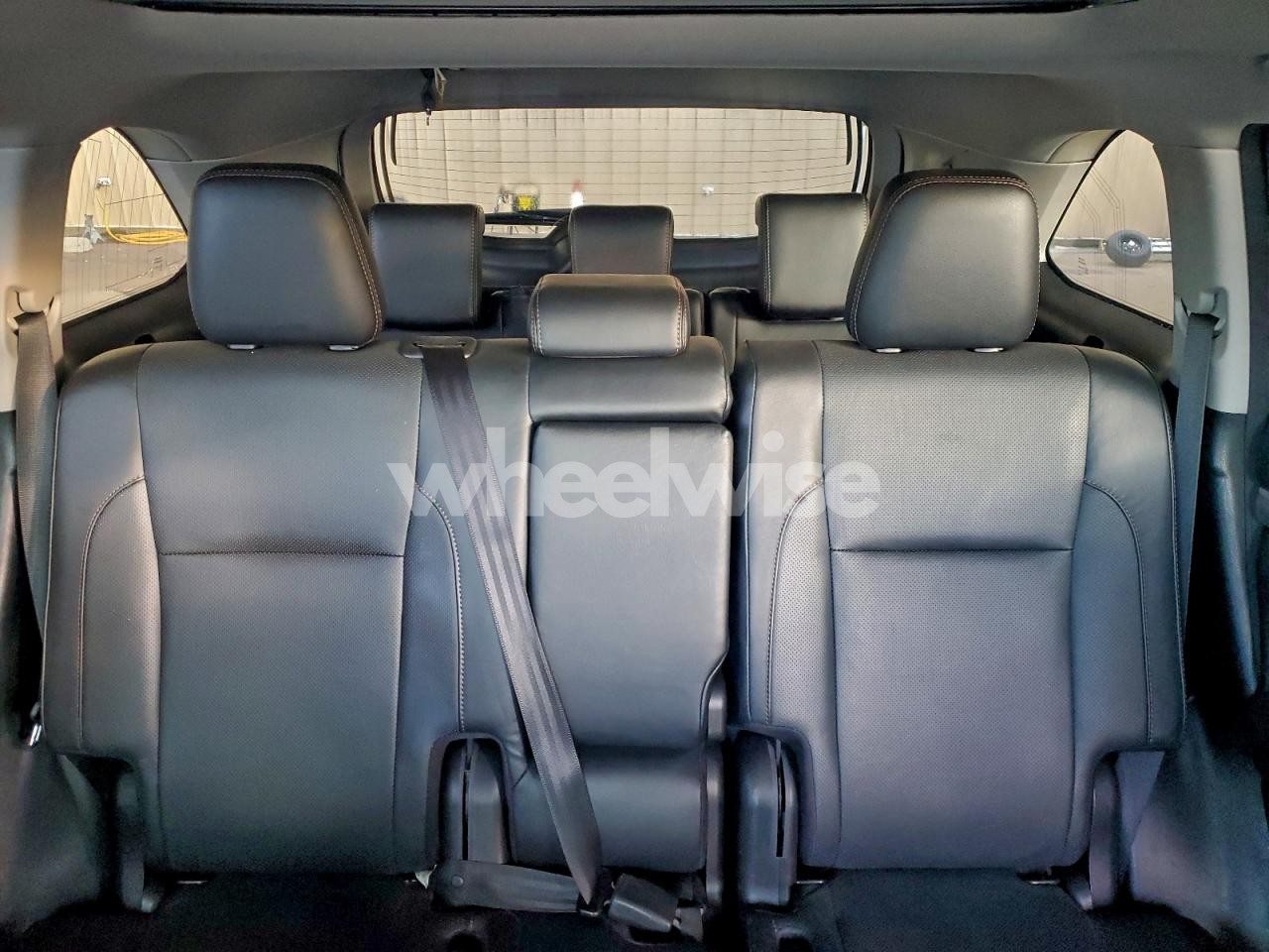 Photo 10 of 2018 TOYOTA HIGHLANDER LIMITED (VIN 5TDDZRFH6JS898918)