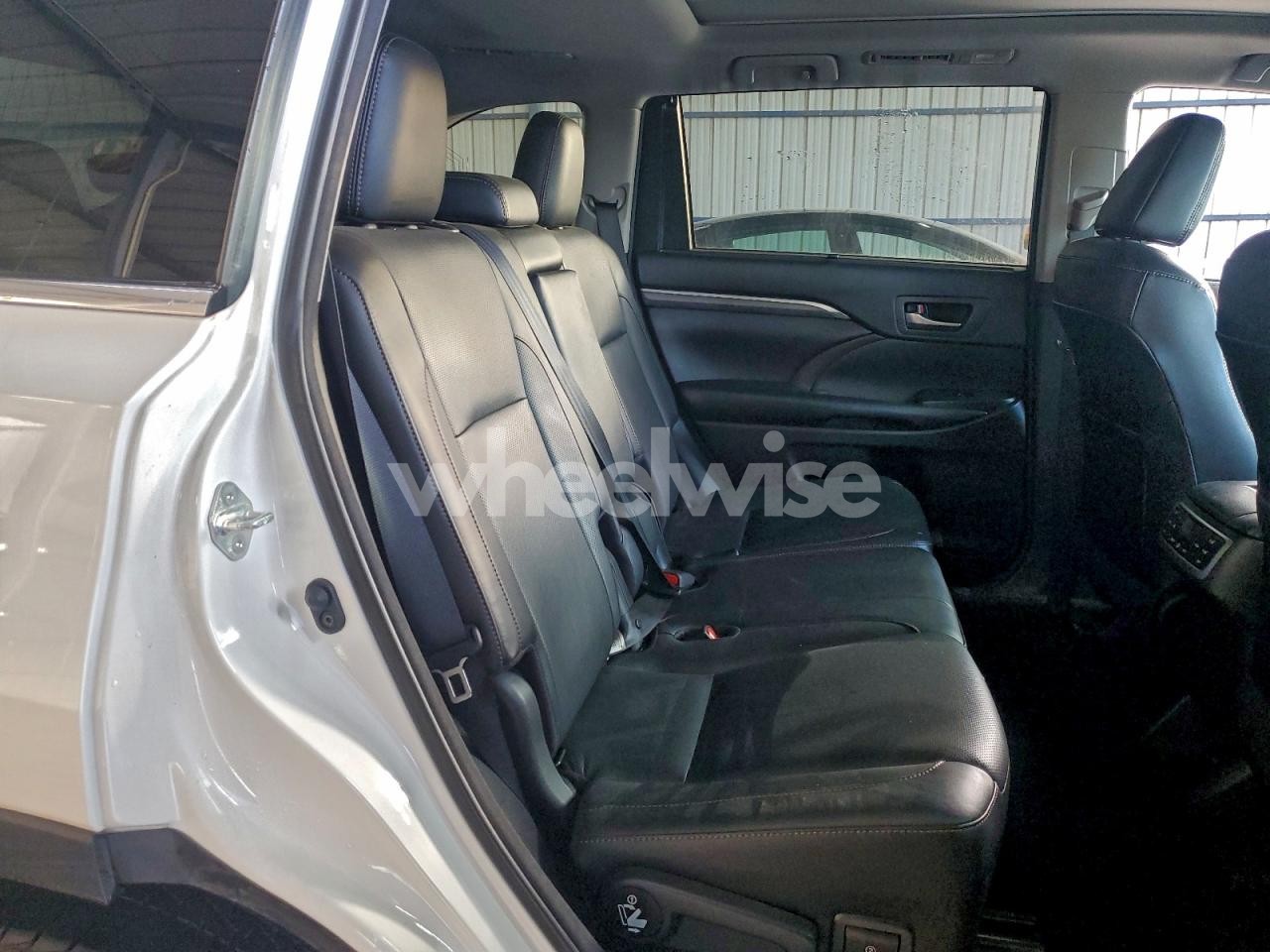 Photo 11 of 2018 TOYOTA HIGHLANDER LIMITED (VIN 5TDDZRFH6JS898918)