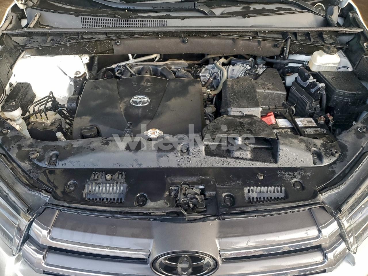 Photo 12 of 2018 TOYOTA HIGHLANDER LIMITED (VIN 5TDDZRFH6JS898918)