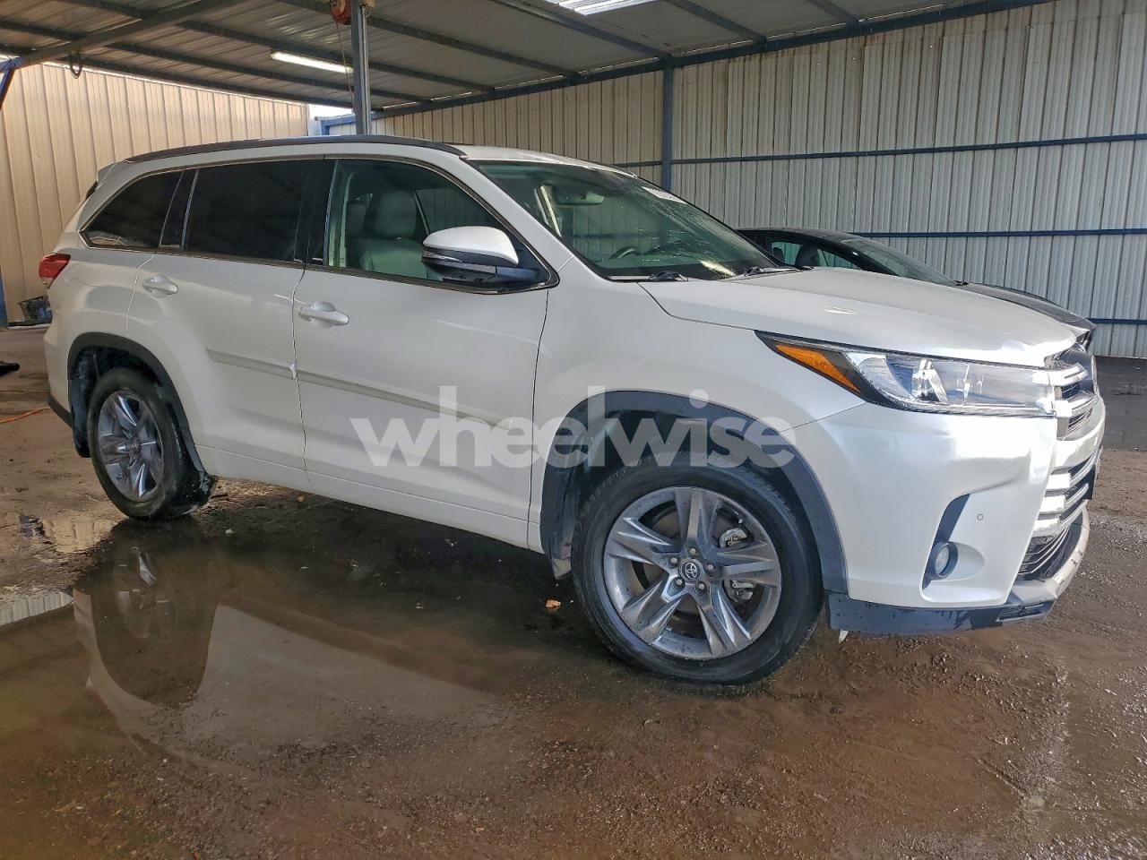 Photo 4 of 2018 TOYOTA HIGHLANDER LIMITED (VIN 5TDDZRFH6JS898918)