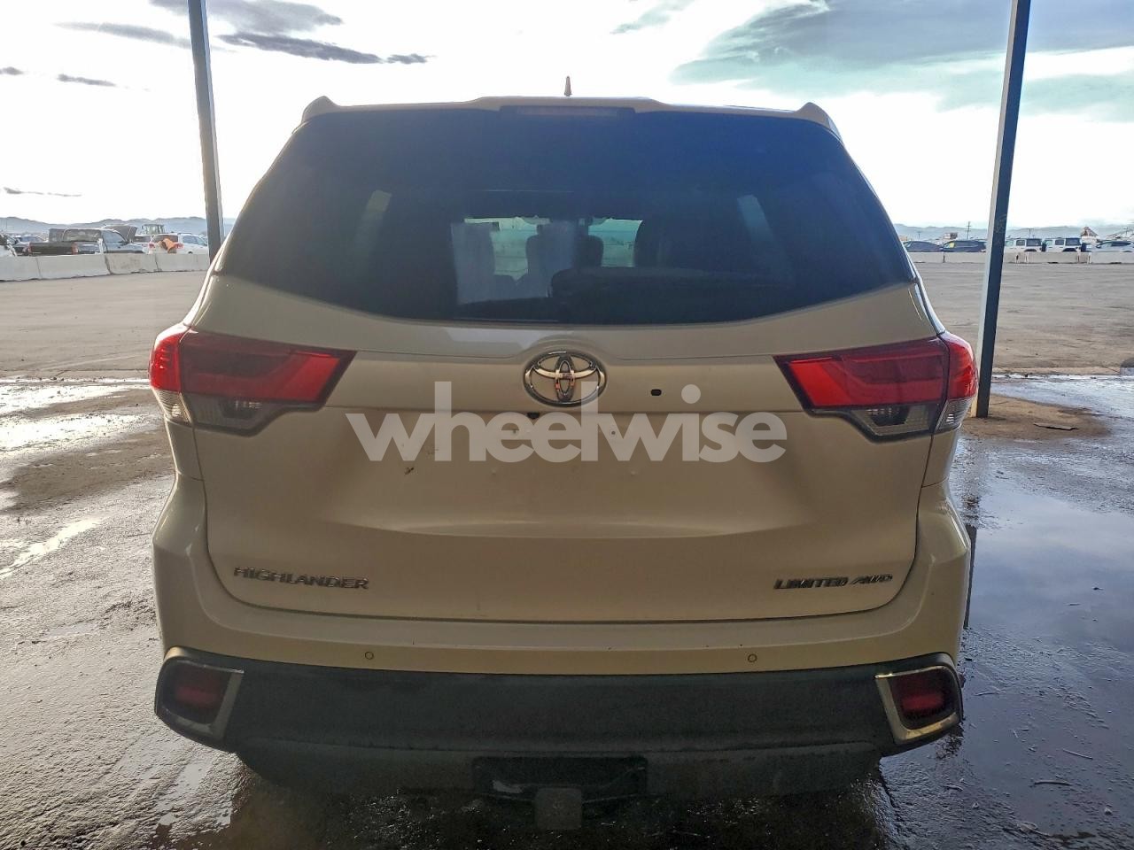 Photo 6 of 2018 TOYOTA HIGHLANDER LIMITED (VIN 5TDDZRFH6JS898918)