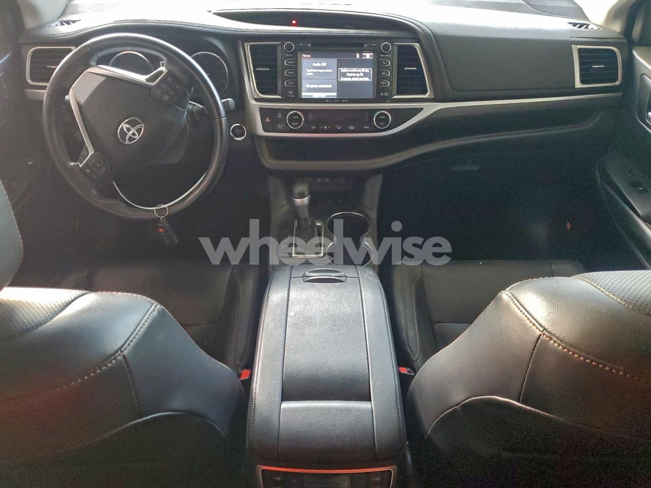 Photo 8 of 2018 TOYOTA HIGHLANDER LIMITED (VIN 5TDDZRFH6JS898918)