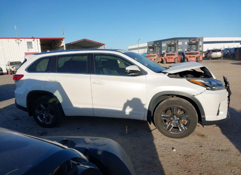 Photo 13 of 2017 Toyota Highlander LIMITED PLATINUM (VIN 5TDDZRFH7HS379242)