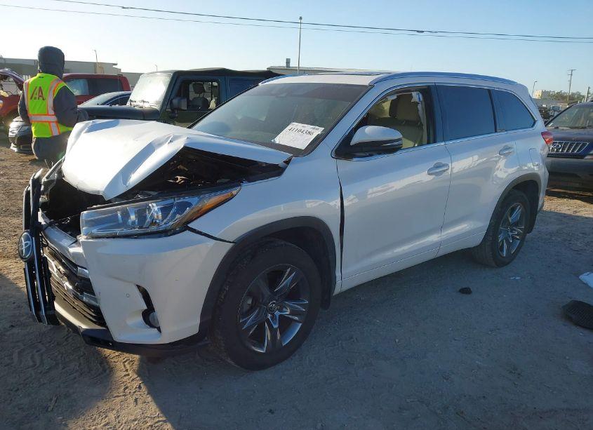 Photo 2 of 2017 Toyota Highlander LIMITED PLATINUM (VIN 5TDDZRFH7HS379242)