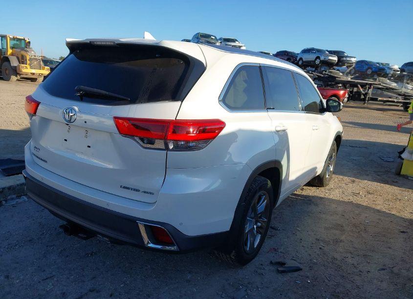 Photo 4 of 2017 Toyota Highlander LIMITED PLATINUM (VIN 5TDDZRFH7HS379242)