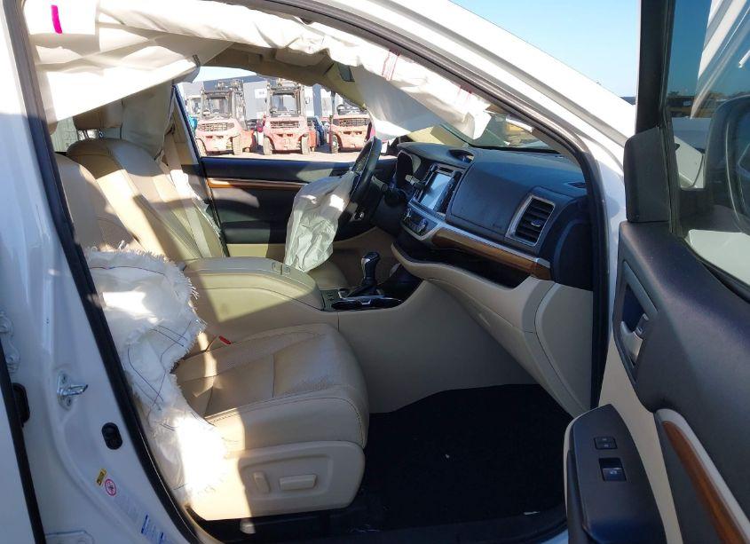 Photo 5 of 2017 Toyota Highlander LIMITED PLATINUM (VIN 5TDDZRFH7HS379242)