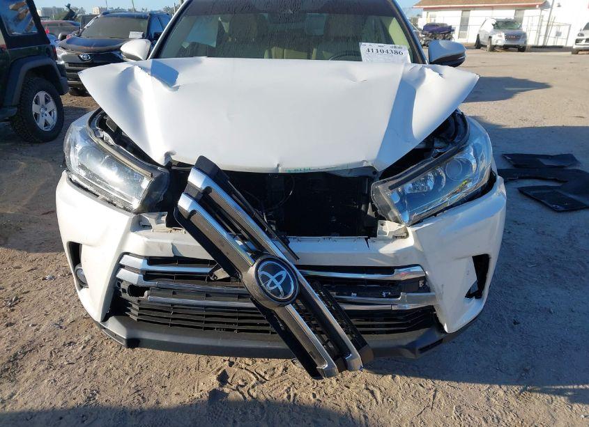 Photo 6 of 2017 Toyota Highlander LIMITED PLATINUM (VIN 5TDDZRFH7HS379242)