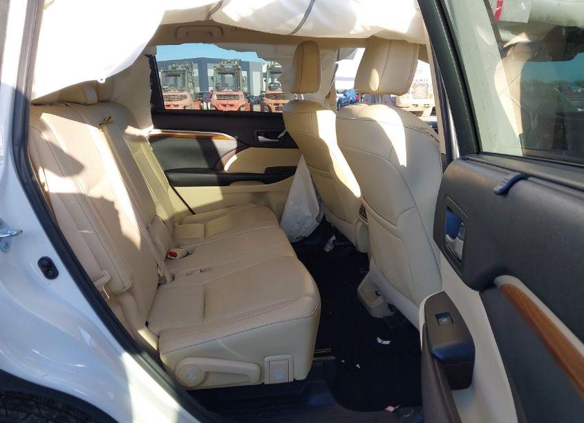 Photo 8 of 2017 Toyota Highlander LIMITED PLATINUM (VIN 5TDDZRFH7HS379242)