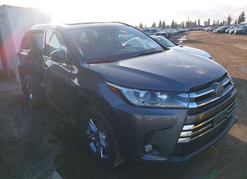 2018 Toyota Highlander LIMITED PLATINUM (VIN 5TDDZRFH7JS490525) main photo