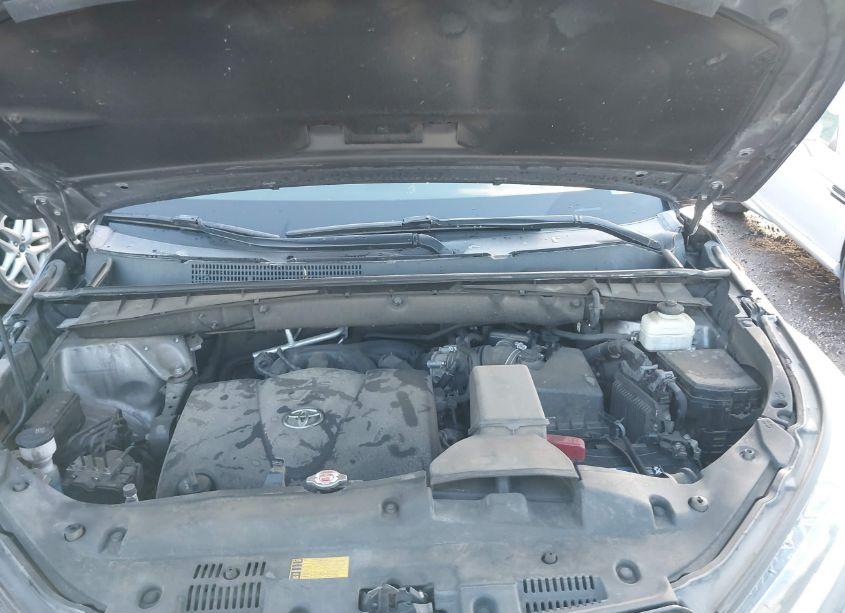 Photo 10 of 2018 Toyota Highlander LIMITED PLATINUM (VIN 5TDDZRFH7JS490525)