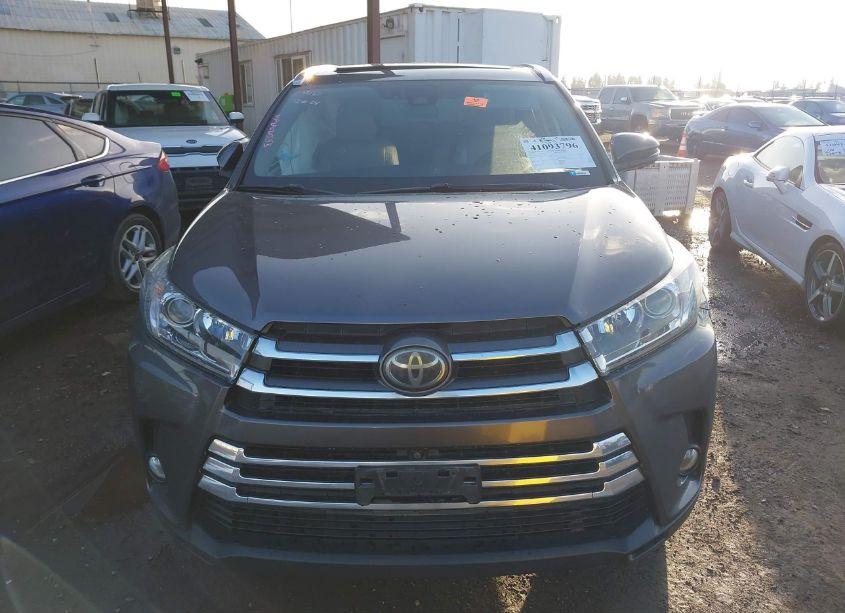 Photo 12 of 2018 Toyota Highlander LIMITED PLATINUM (VIN 5TDDZRFH7JS490525)