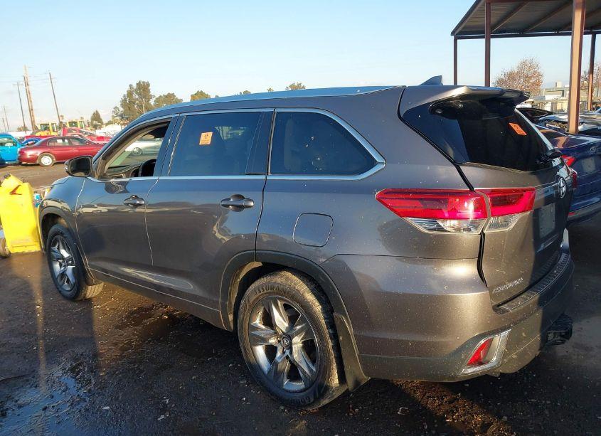 Photo 14 of 2018 Toyota Highlander LIMITED PLATINUM (VIN 5TDDZRFH7JS490525)
