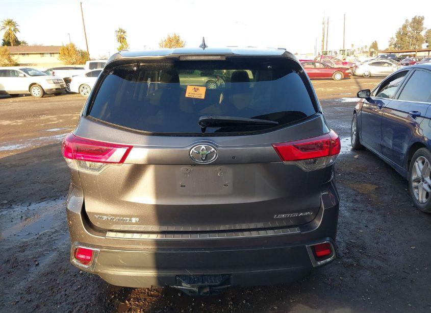 Photo 16 of 2018 Toyota Highlander LIMITED PLATINUM (VIN 5TDDZRFH7JS490525)