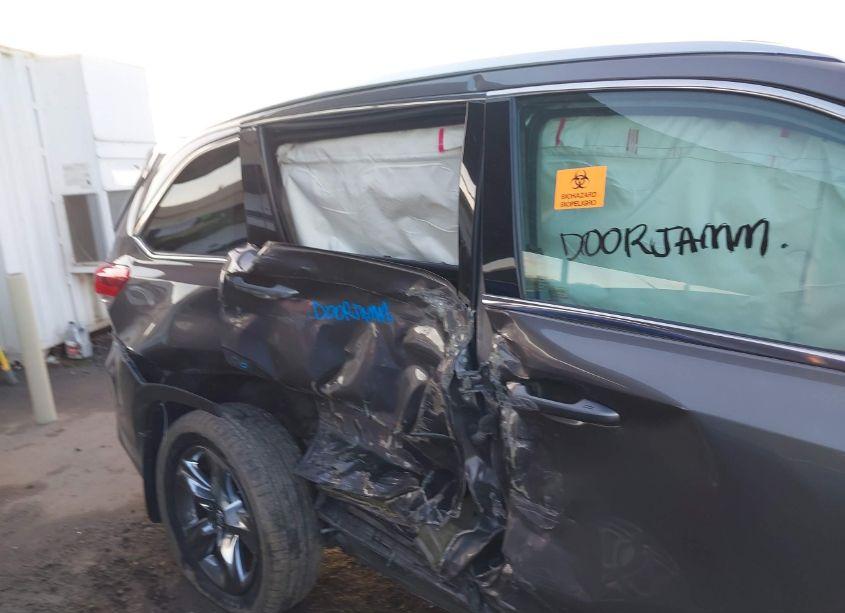 Photo 6 of 2018 Toyota Highlander LIMITED PLATINUM (VIN 5TDDZRFH7JS490525)