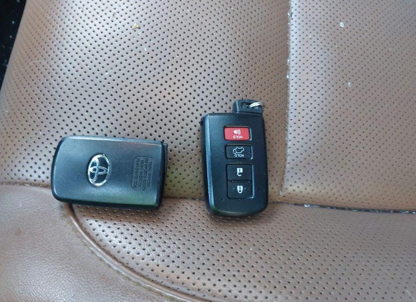 Photo 11 of 2019 Toyota Highlander LIMITED (VIN 5TDDZRFH7KS970825)