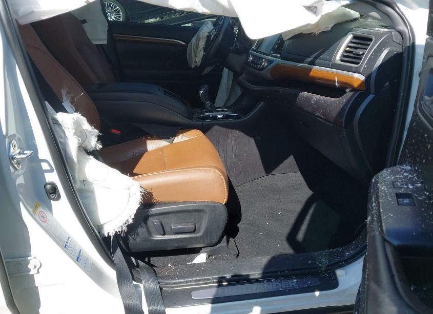 Photo 5 of 2019 Toyota Highlander LIMITED (VIN 5TDDZRFH7KS970825)